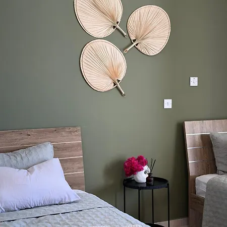 Paphia Olive Apartamento *